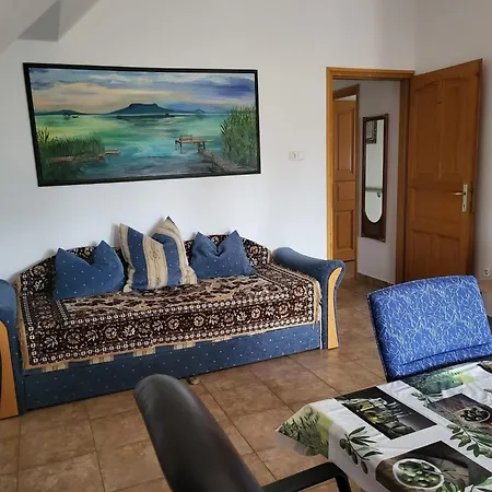 Apartment Mit Pool, Spielplatz Wlan Am Balatonufer, Direkt Am